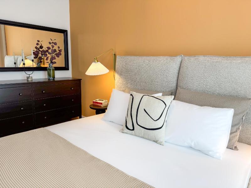 Styling & Cozy apt in Coresi by Cityscape - image 9