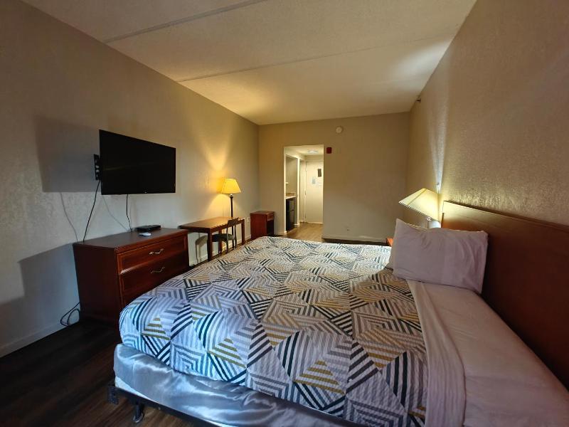 King Room - Non-Smoking image 3