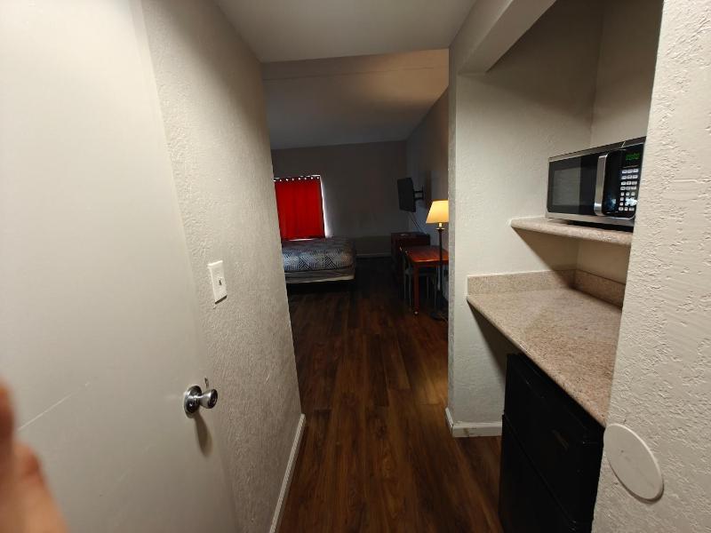 King Room - Non-Smoking image 2