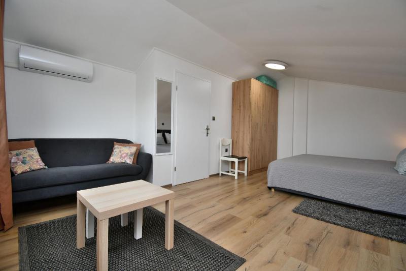 Apartment Bellevue - image 25