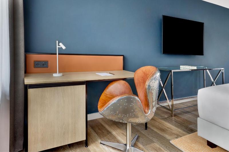 Executive King Room with City View image 4