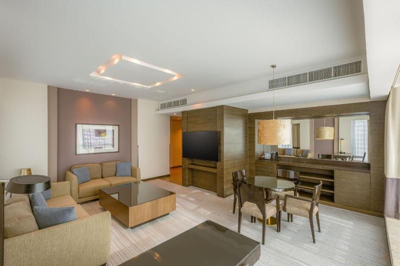 One-Bedroom King Suite, 15% Off on F&B image 3