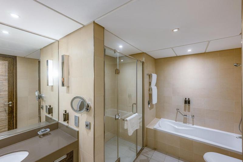 One-Bedroom King Suite, 15% Off on F&B image 2