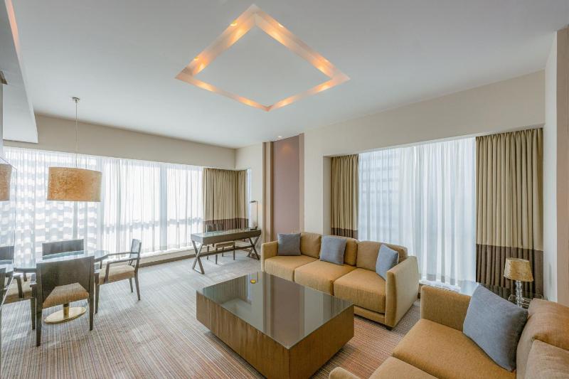 One-Bedroom King Suite, 15% Off on F&B image 4