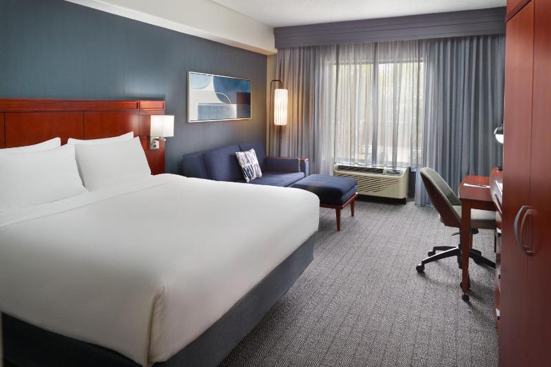 King Room with Sofa Bed - City View image 1