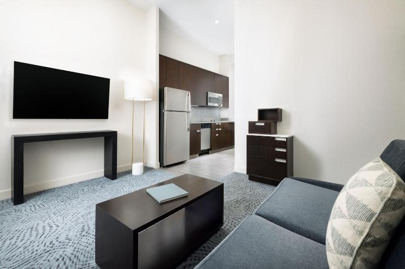 Maiden Lane Corner Studio with Two Queen Beds, Low Floor image 4