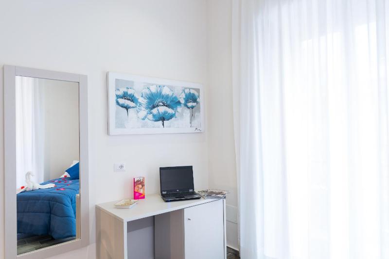 Superior Quadruple Room image 3