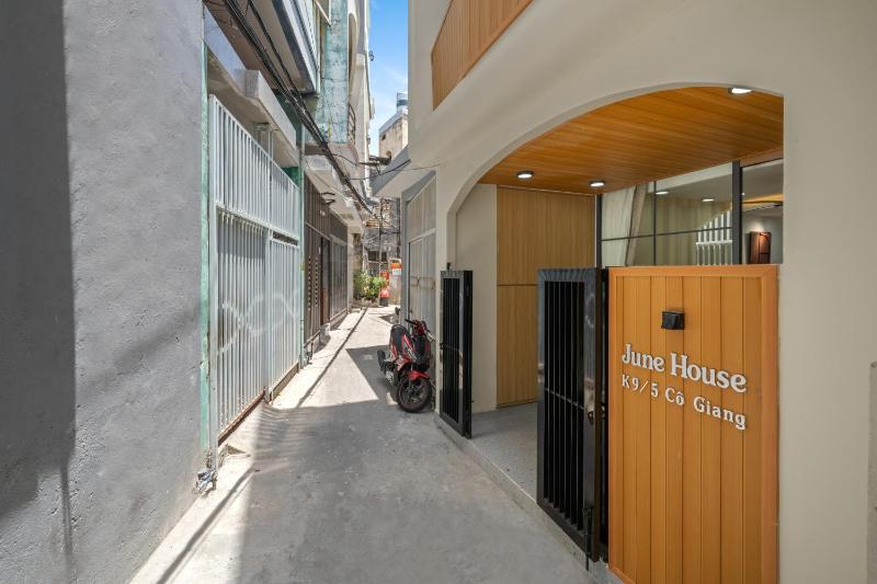 June House - Walk to Dragon Bridge - image 10
