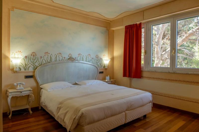 Standard Double Room image 1