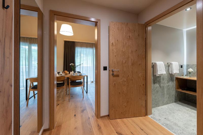 Superior One-Bedroom Apartment with Balcony image 3