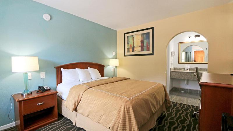 Econo Lodge Austin South - image 13