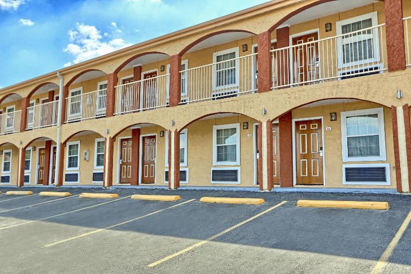Econo Lodge Austin South - image 8