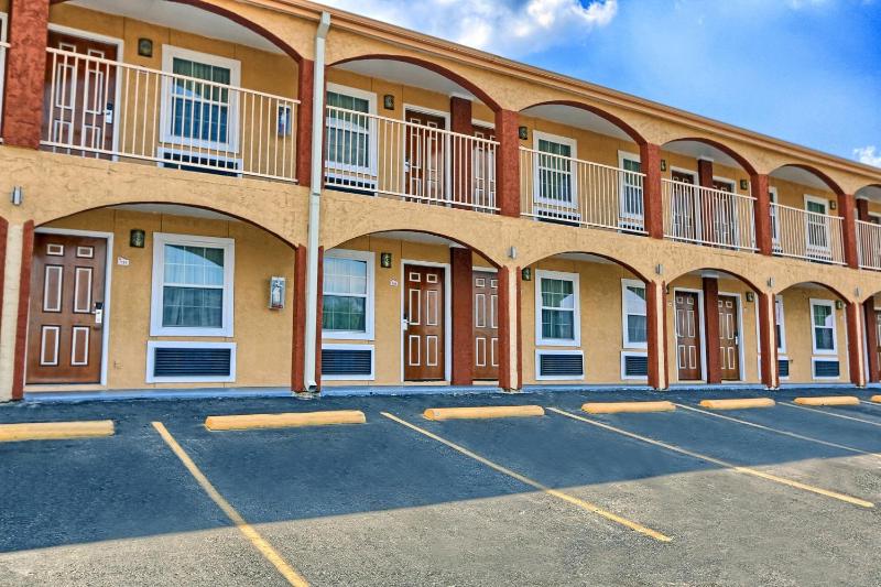 Econo Lodge Austin South - image 12
