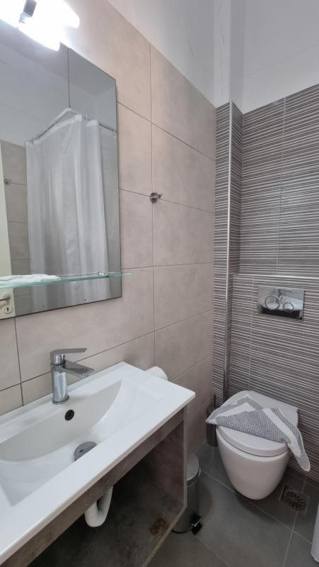 Economy Double or Twin Room image 4