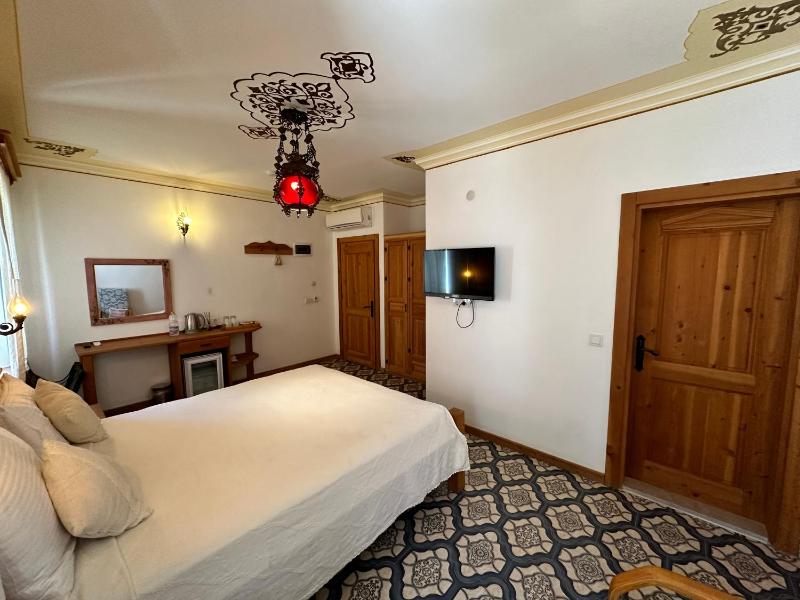 Deluxe Double Room image 3