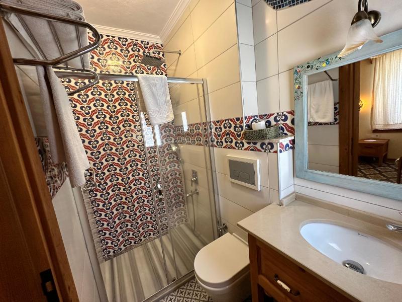 Deluxe Double Room image 2