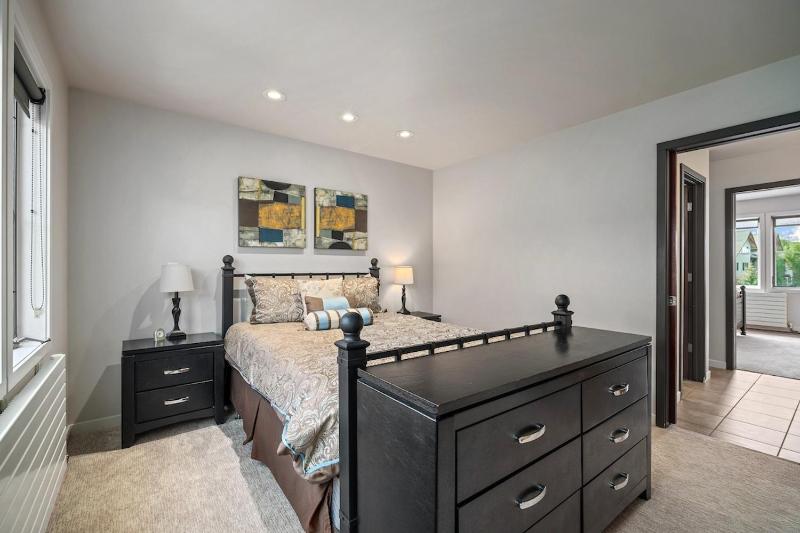 Blackhawk 2817 townhouse - image 12