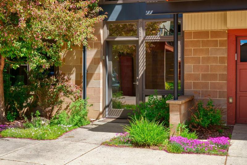 Blackhawk 2817 townhouse - image 33