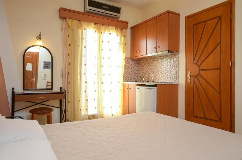Studio with Sea View image 2