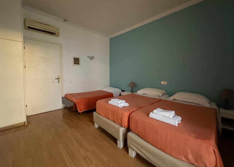 Superior Triple Room with Extra Bed image 3