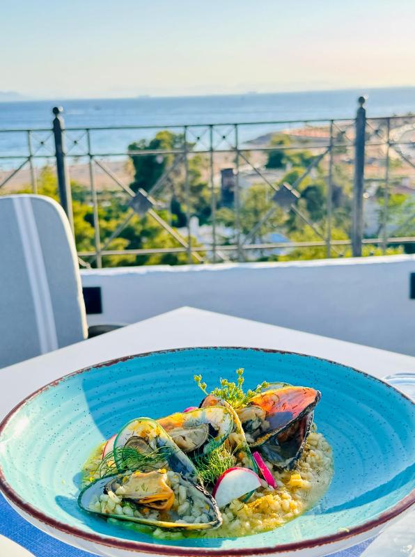 Double Room with Sea View image 4