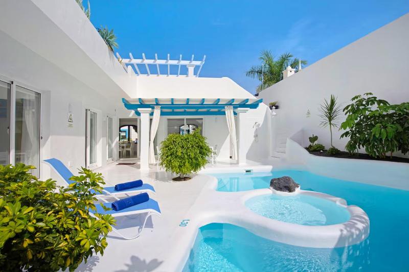 Villa with Private Pool image 1