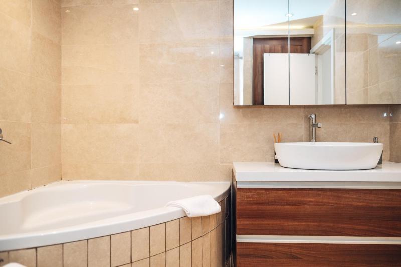 Crown Central three bedroom Apartment - image 3