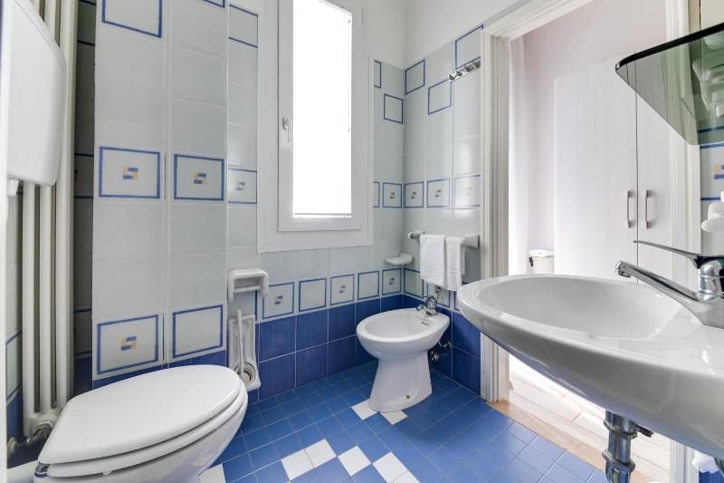 One-Bedroom Apartment with Sea View image 2