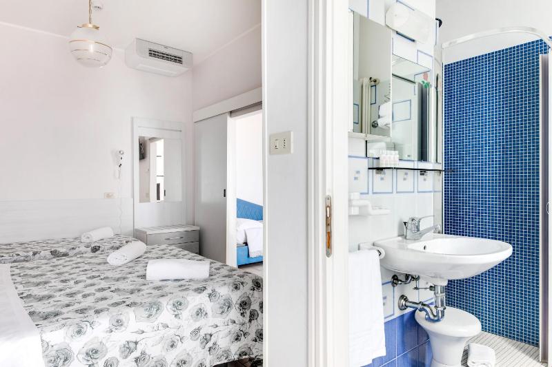 One-Bedroom Apartment with Sea View image 4