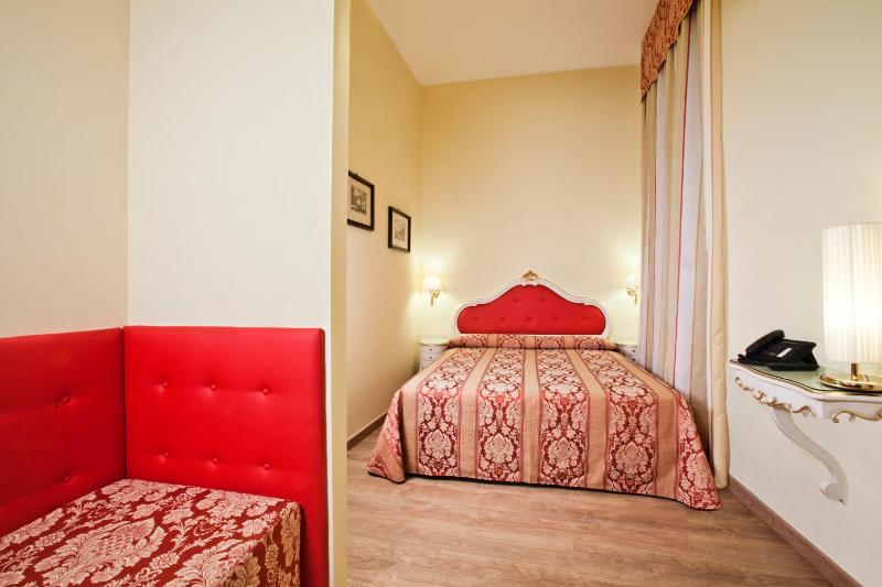 Superior Double Room image 3