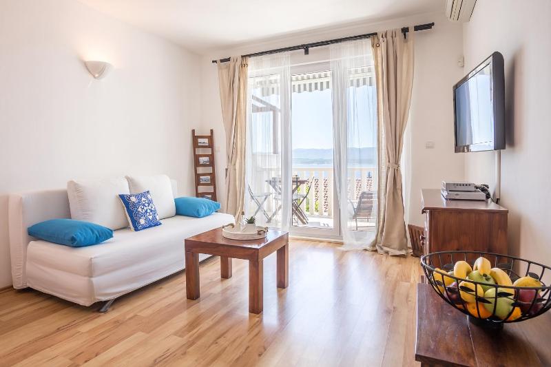 Zlatni Bol Apartments - image 47