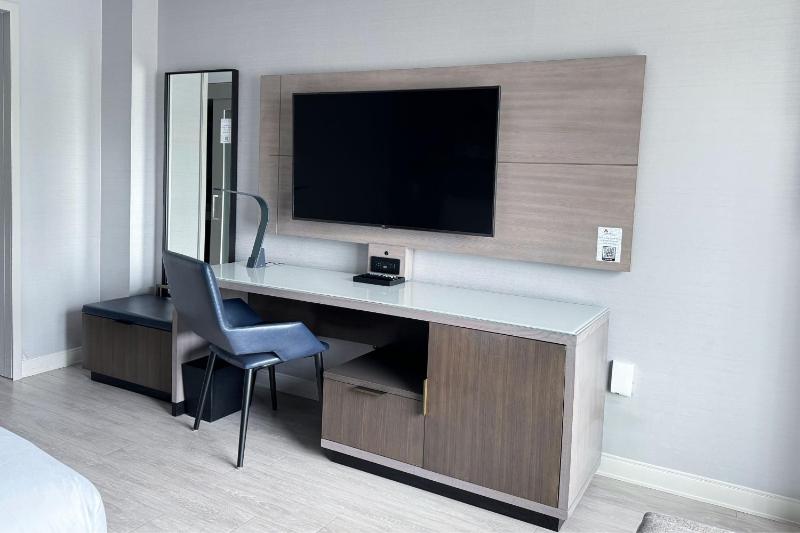 Executive King Room image 3