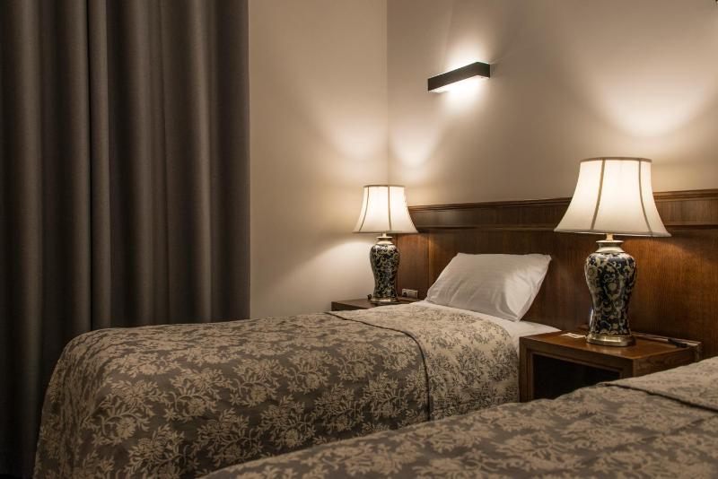 Large Double Room image 3