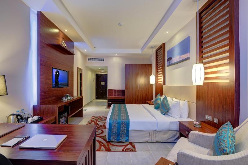 Deluxe Room image 3