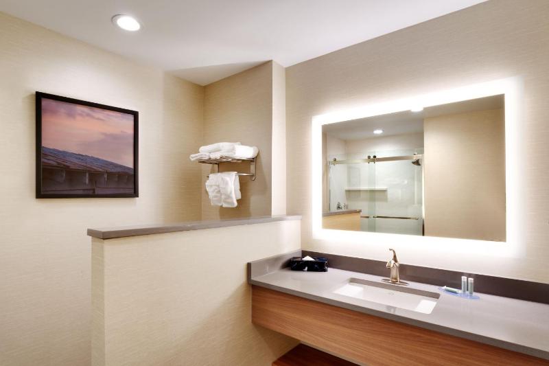 King Suite with Sofa Bed - Non-Smoking image 3