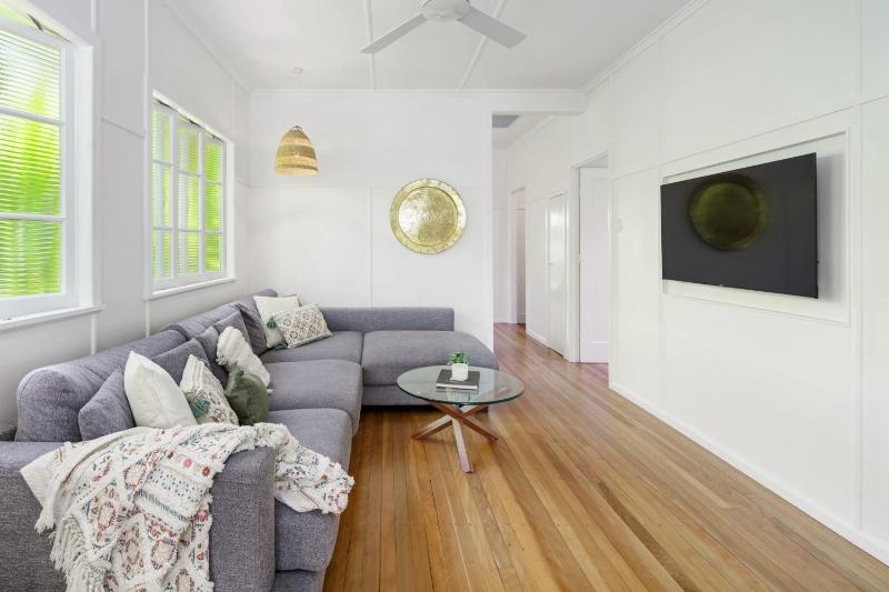 Moffat Beach Entertainer with Kids Retreat - 150m to the beach! - image 32