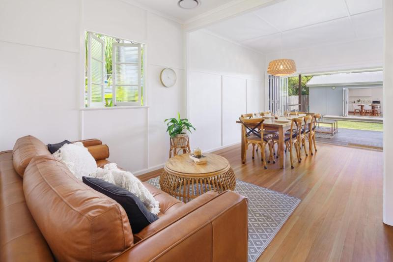 Moffat Beach Entertainer with Kids Retreat - 150m to the beach! - image 34
