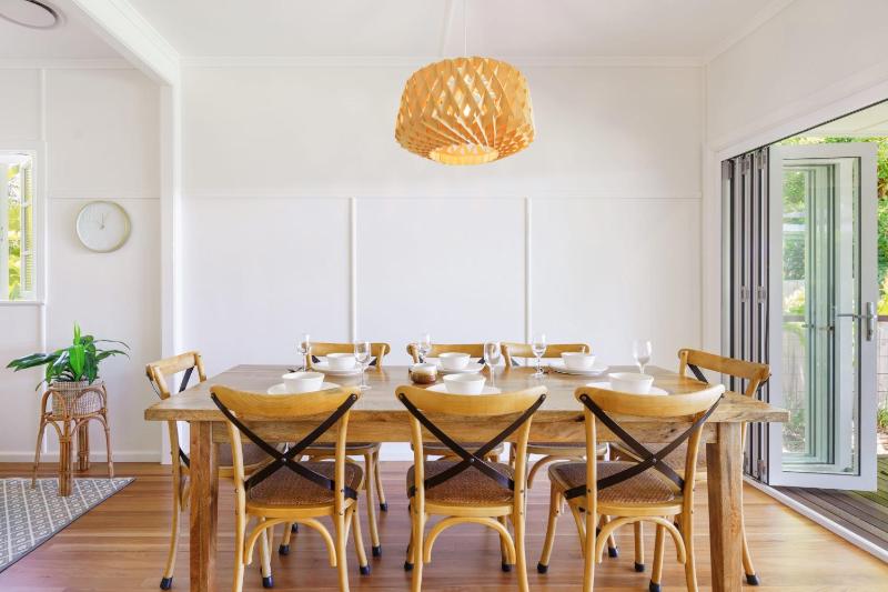 Moffat Beach Entertainer with Kids Retreat - 150m to the beach! - image 3