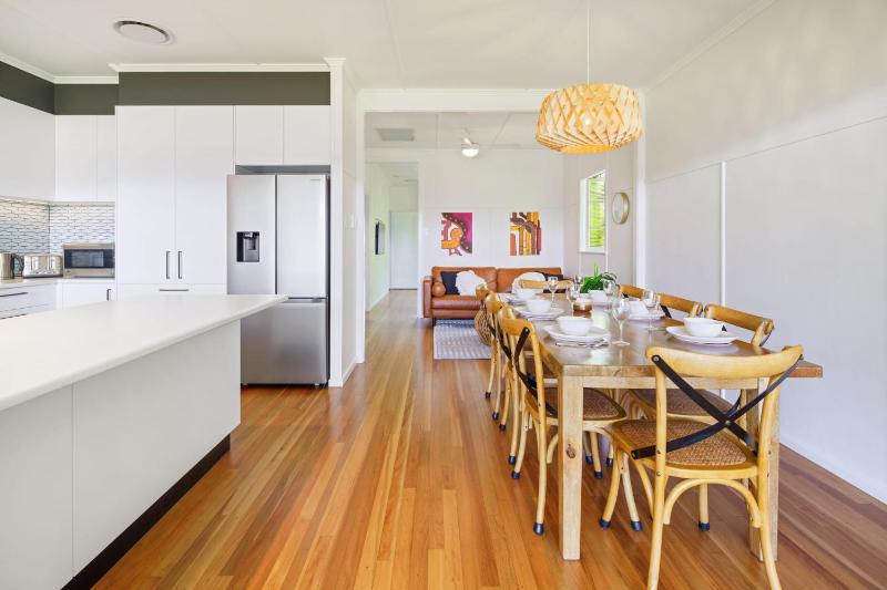 Moffat Beach Entertainer with Kids Retreat - 150m to the beach! - image 33