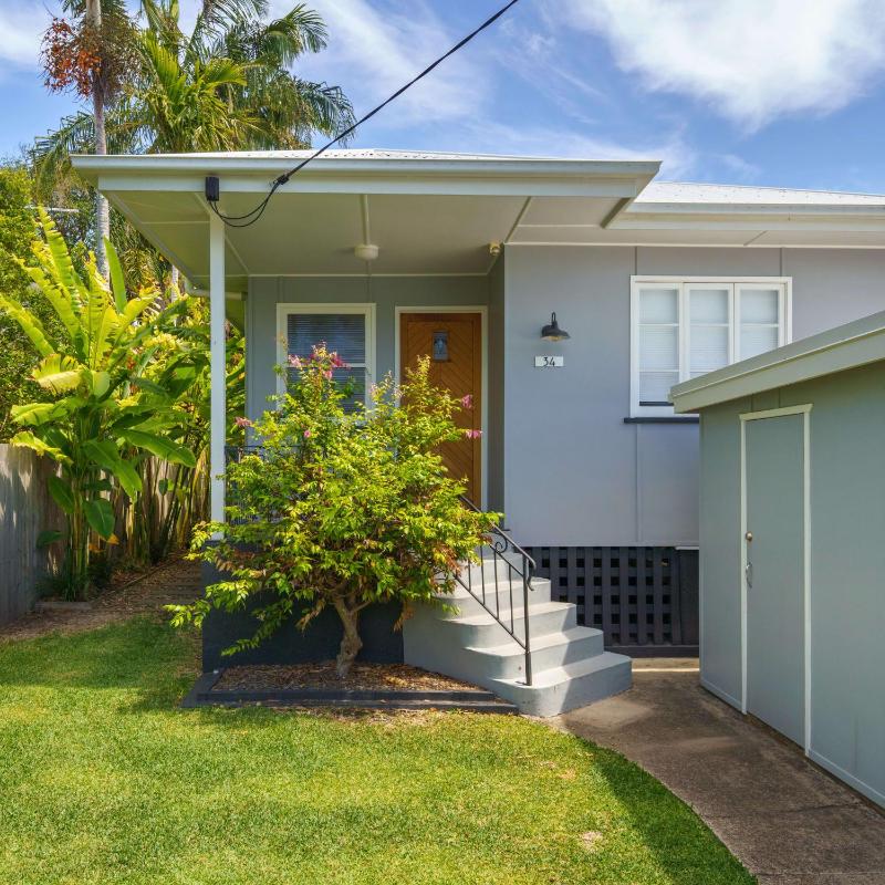 Moffat Beach Entertainer with Kids Retreat - 150m to the beach! - image 4