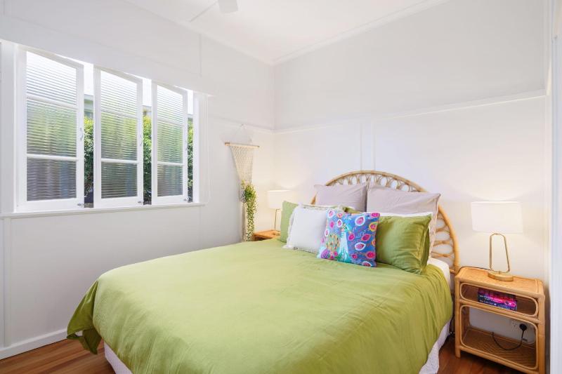Moffat Beach Entertainer with Kids Retreat - 150m to the beach! - image 41