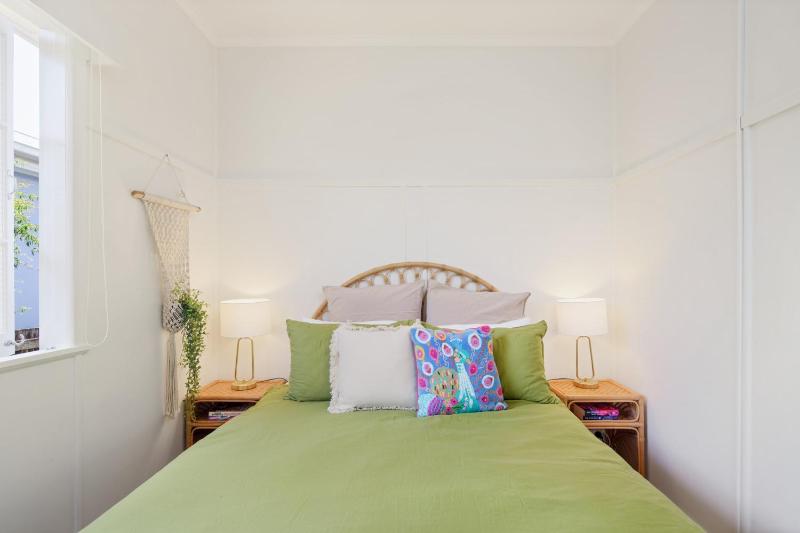 Moffat Beach Entertainer with Kids Retreat - 150m to the beach! - image 10