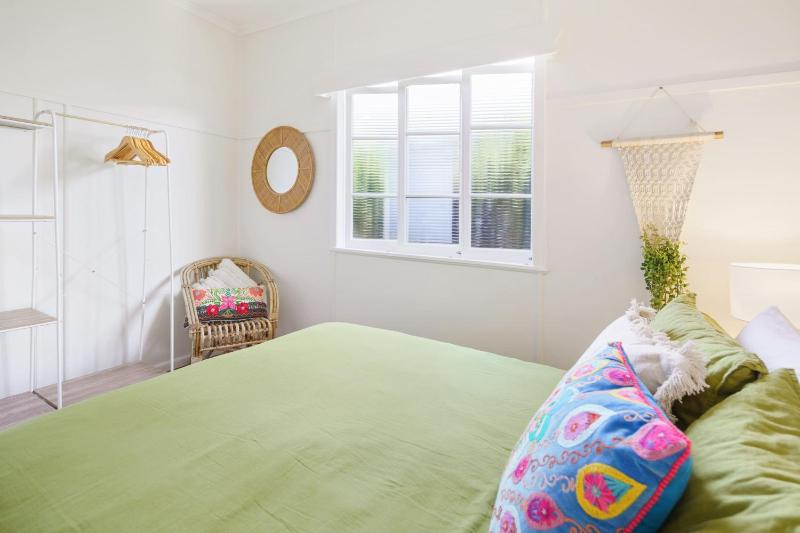 Moffat Beach Entertainer with Kids Retreat - 150m to the beach! - image 35