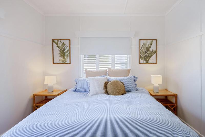 Moffat Beach Entertainer with Kids Retreat - 150m to the beach! - image 2