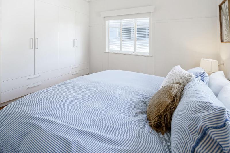 Moffat Beach Entertainer with Kids Retreat - 150m to the beach! - image 18