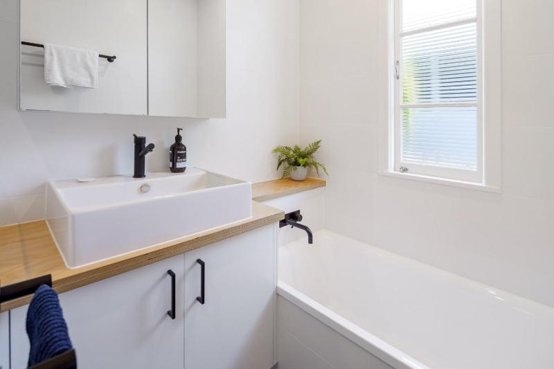 Moffat Beach Entertainer with Kids Retreat - 150m to the beach! - image 20