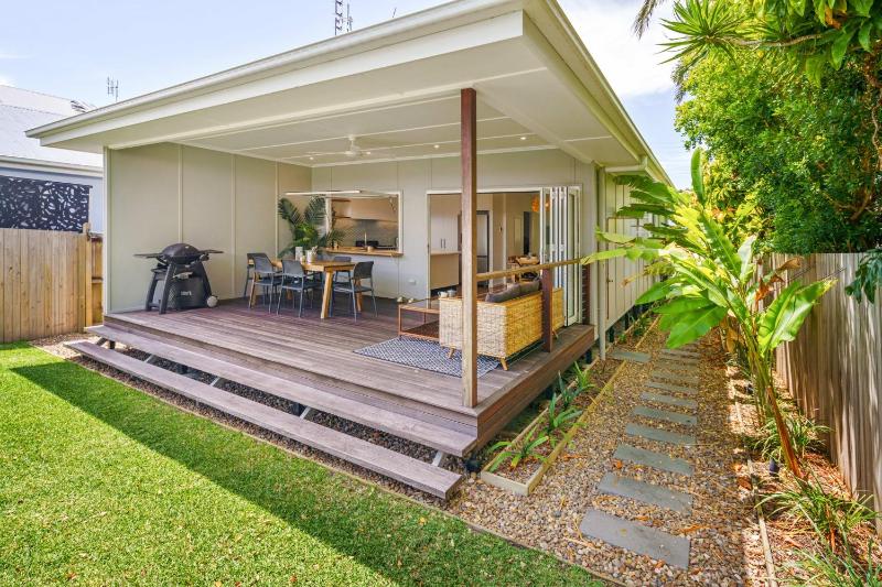 Moffat Beach Entertainer with Kids Retreat - 150m to the beach! - image 19