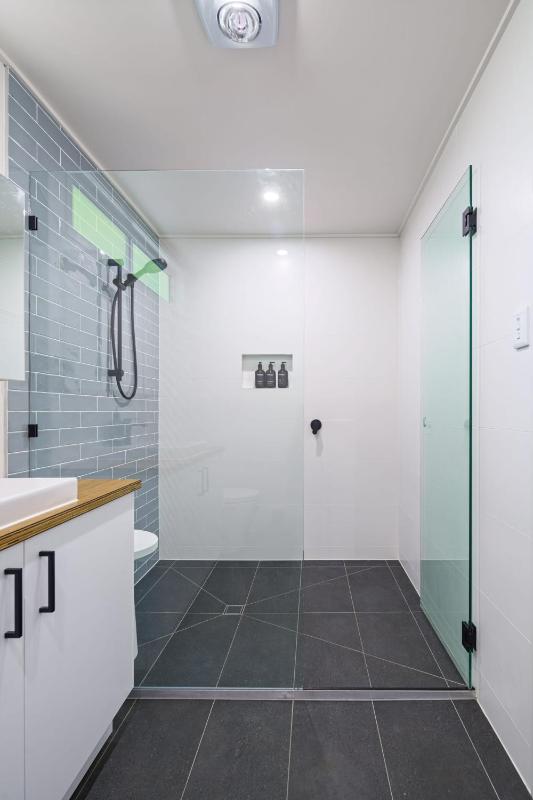 Moffat Beach Entertainer with Kids Retreat - 150m to the beach! - image 22