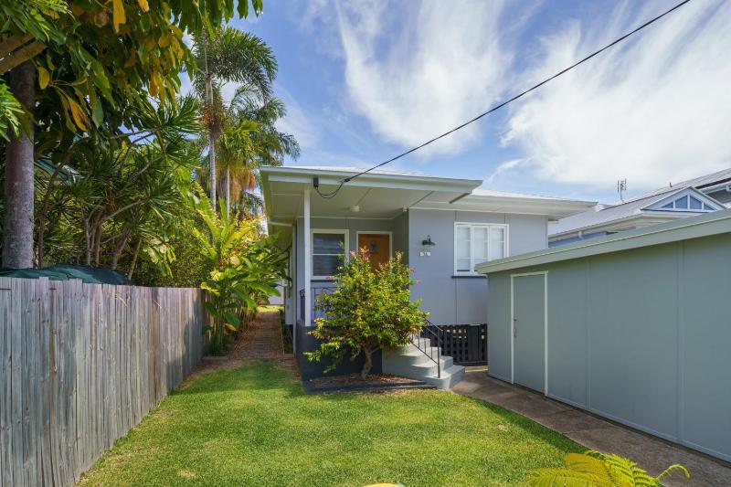 Moffat Beach Entertainer with Kids Retreat - 150m to the beach! - image 15