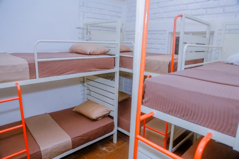 Hangover Hostels Mirissa - image 11